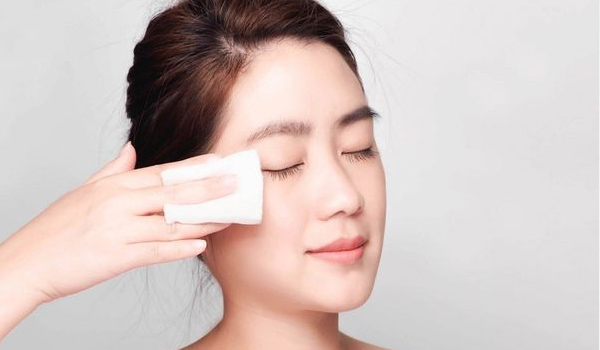 sai lầm khi dùng bông tẩy trang